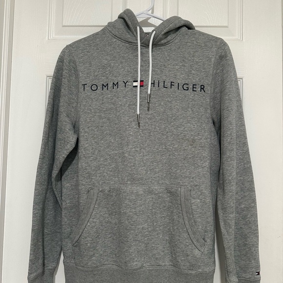 Tommy Hilfiger Gray Sweatshirt Classic Pullover Design - Picture 1 of 3